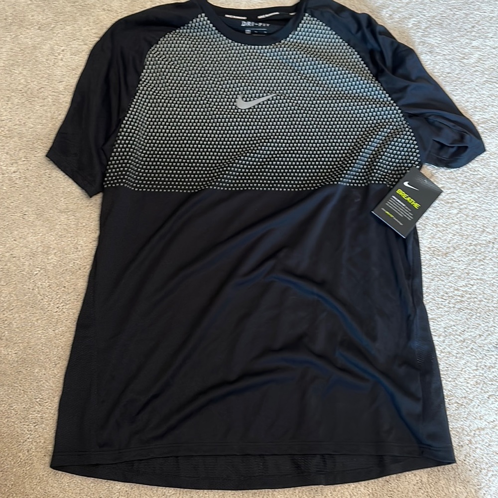 Men’s Nike dri-fit tee